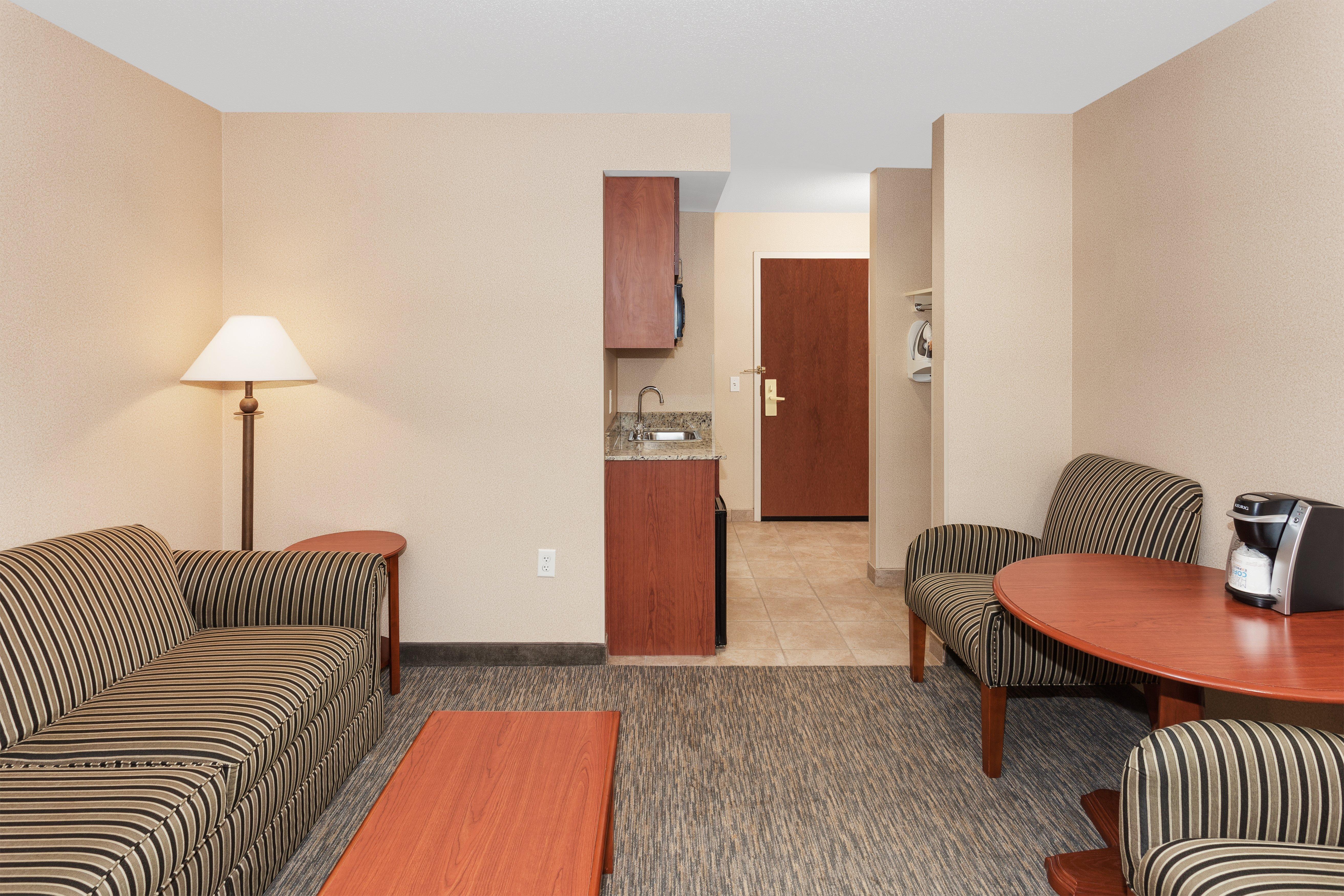 Holiday Inn Express & Suites Tilton By Ihg Buitenkant foto