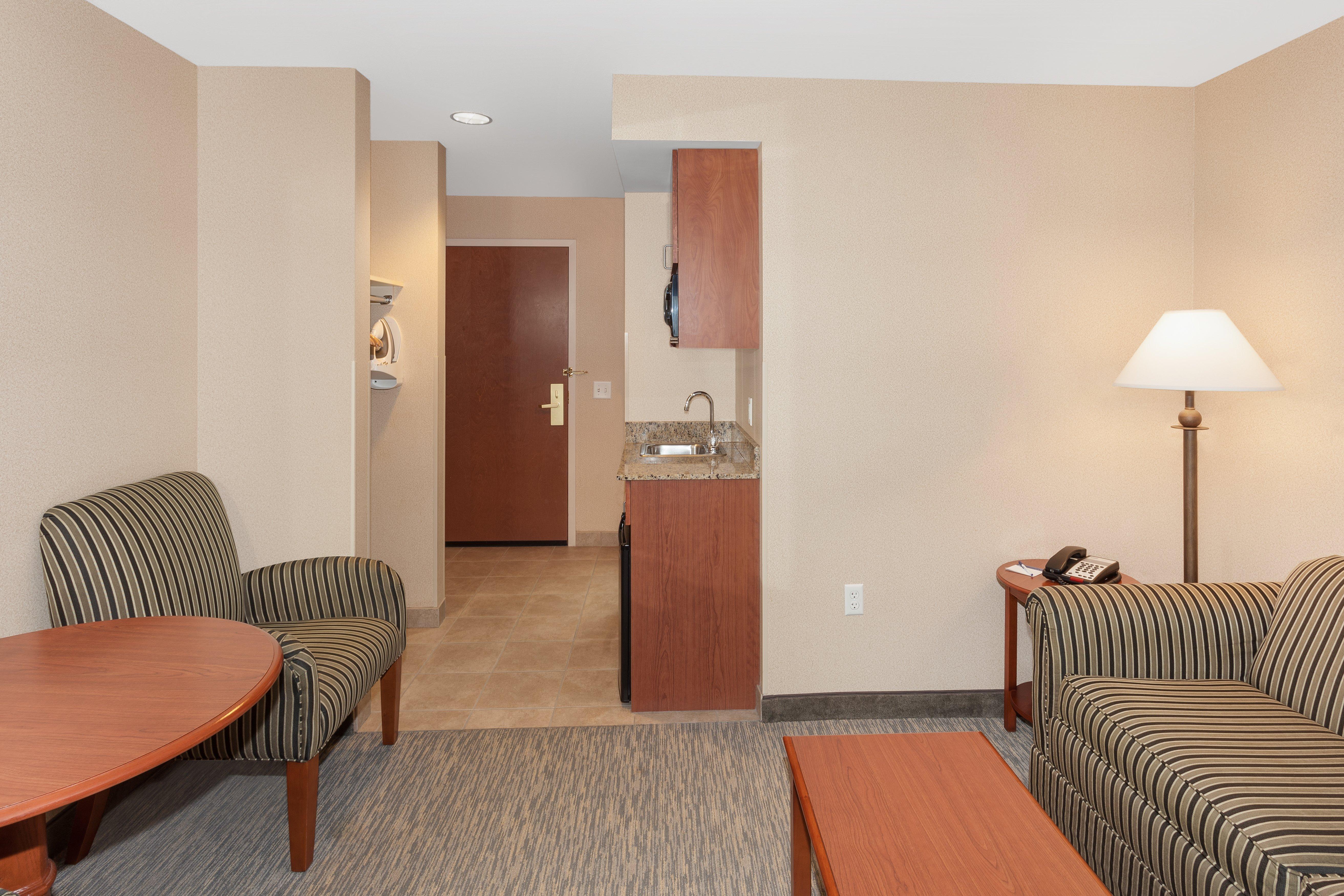 Holiday Inn Express & Suites Tilton By Ihg Buitenkant foto